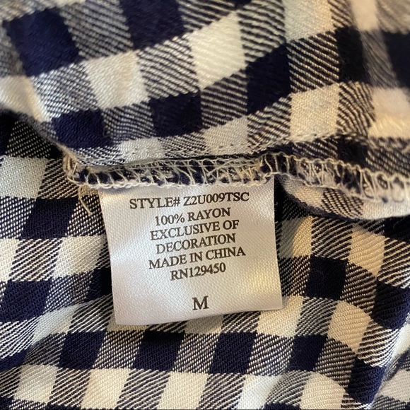 3/$25 Como Vintage button up top Medium - Picture 7 of 12